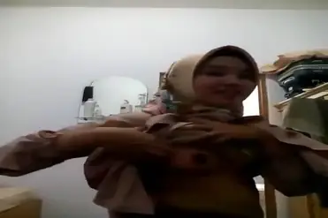 Mahasiswi Sholeh Buat Video Bugil Khusus Pacar
